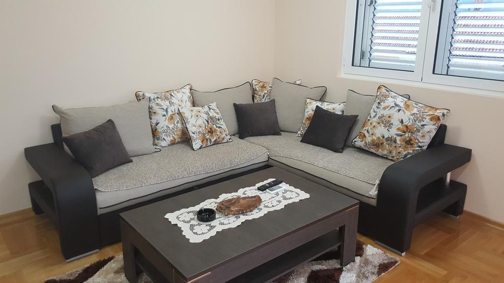 Nikolina Apartments Kotor Luaran gambar